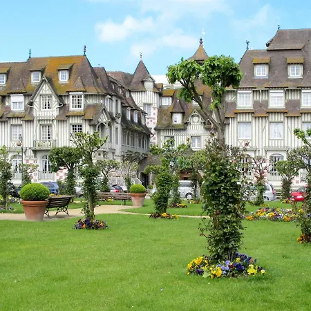 Vakantiehuis Domaine De Clairefontaine-2 By Interhome Deauville